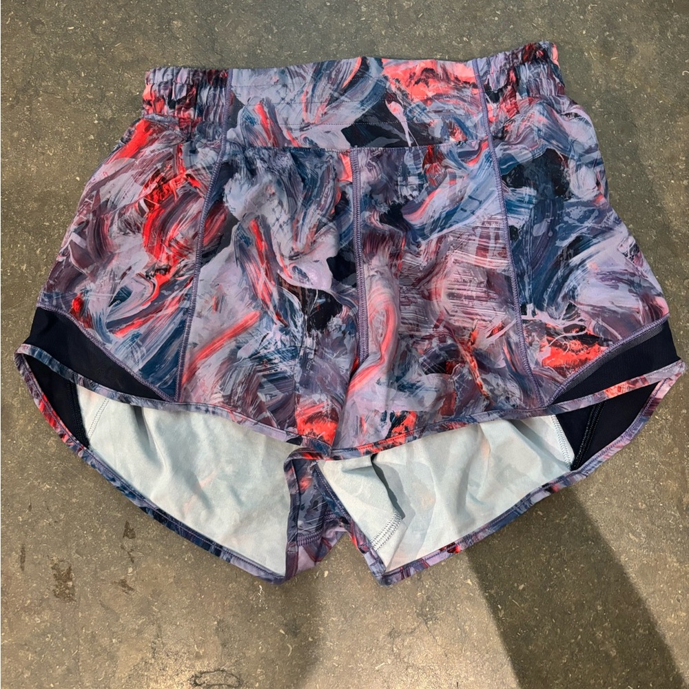 Lululemon hotty hot high rise shorts 2.5”